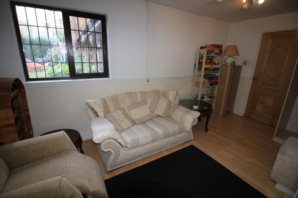 6 bedroom detached house to rent - Photo 1