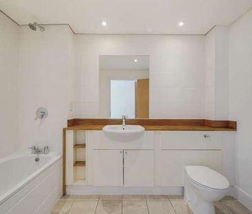 Hampton Wick, Kingston Upon Thames, KT1 - Photo 1