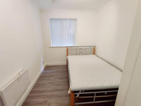 2 bedroom flat to rent - Photo 4