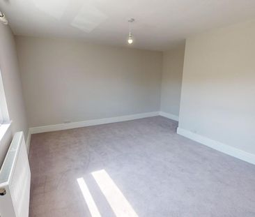 2 bedroom end of terrace house to rent - Photo 3