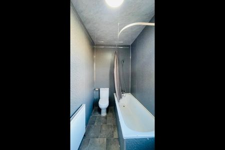 2 Bed Flat, Burges Road, E6 - Photo 5