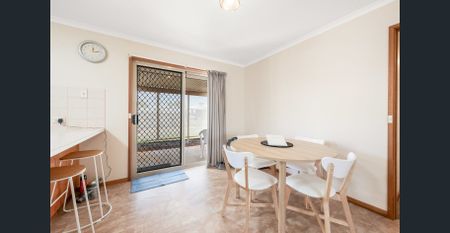 Comfortable 3-Bedroom Home in a Convenient Location - Photo 3