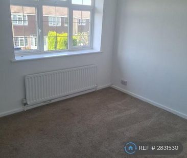 3 bedroom semi-detached house to rent - Photo 2