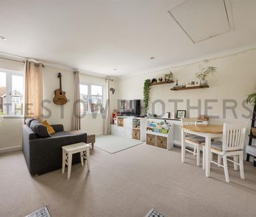 Grove Crescent , E18 2JR - Photo 2