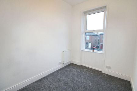 2 bed upper flat to rent in NE6 - Photo 2