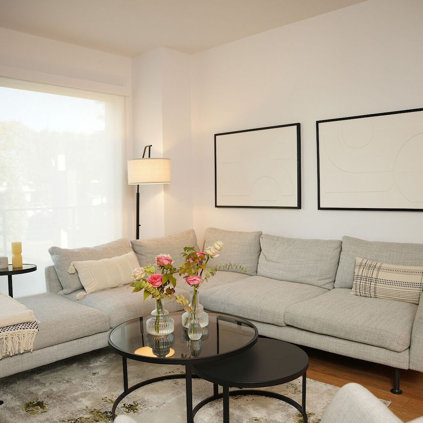 Luxury rentals in Dorval - Photo 1