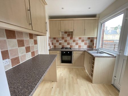 3 bedroom semi-detached house to rent - Photo 5