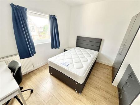6 bedroom semi-detached house to rent - Photo 3