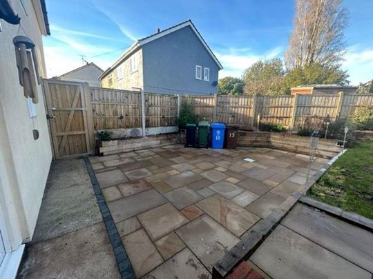 4 bedroom semi-detached house to rent - Photo 1