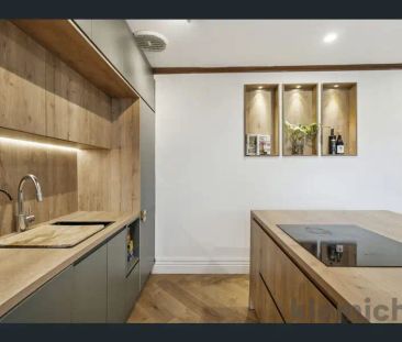 “FAMILY HOME WITH PLENTY OF CHARACTER” - Photo 6