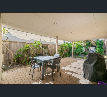 17 Hidcote Turn, Aubin Grove, WA 6164 - Photo 4