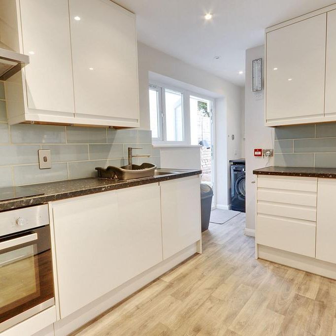 4 bedroom terraced house to rent - Photo 1