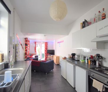 5 bedroom terraced house to rent - Photo 4