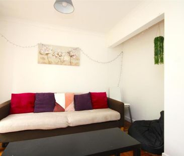 4 bedroom semi-detached house to rent - Photo 2