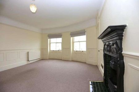 Brunswick Square, Hove, BN3 - Photo 2