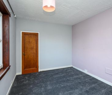3 bedroom flat to rent - Photo 6