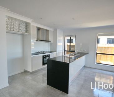 Low Maintenance Family Home With 2 Living Areas! - Photo 6