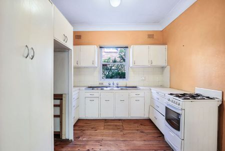 Charming 2-Bedroom Rental in Prime Hunters Hill Location - Photo 4