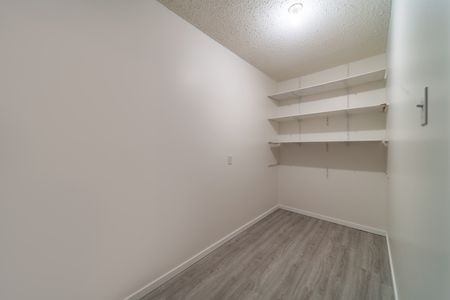 2 Bedroom - Photo 4