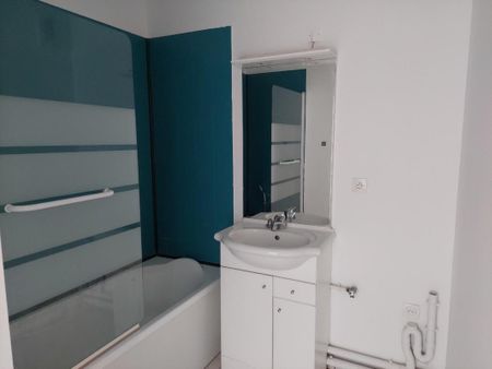 Location Appartement 4 pièces 86m² EVREUX 27000 - Photo 3