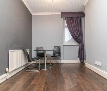 2 bedroom end of terrace house to rent - Photo 4