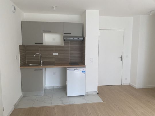 Location Appartement 2 pièces 47m² NEUILLY PLAISANCE 93360 - Photo 1