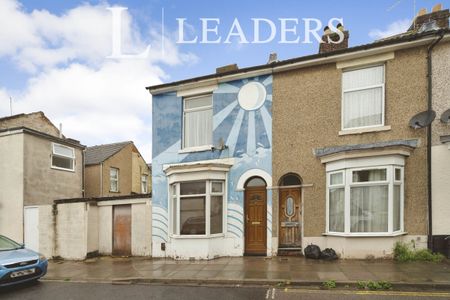 4 bedroom house to rent Guildford Road, PO1 - Photo 4