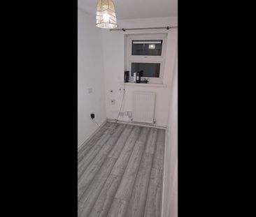 2 Bed Flat, Iona Close, LE4 - Photo 1