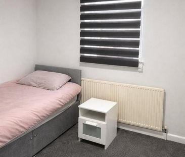 4 bedroom terraced house to rent - Photo 6