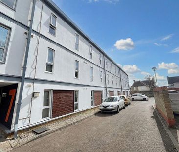1 bedroom in a house share to rent - Photo 2