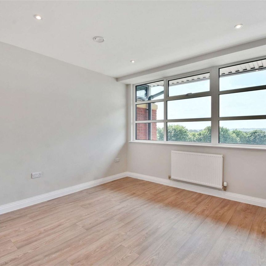 Set on the 3rd floor, this one bedroom apartment of 498 sq ft, offers stylish accommodation within a highly sought after location. Available mid February and offered unfurnished. - Photo 1