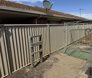 1/24 Tanner Street, Breakwater - Photo 3