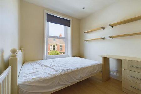 5 bedroom maisonette to rent - Photo 4
