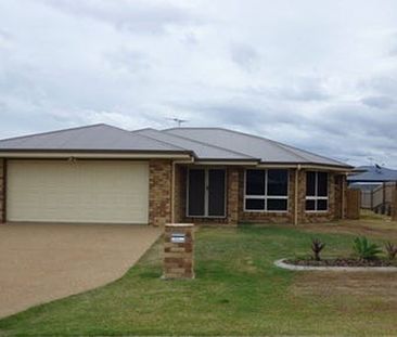 4 Bed, 2 Bathroom Family Home - Photo 2