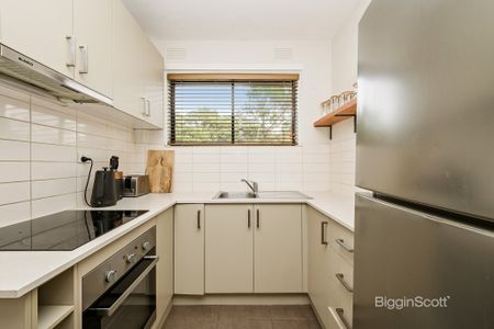 FULLY FURNISHED ONE BEDROOM APARTMENT IN ST KILDA! - Photo 5