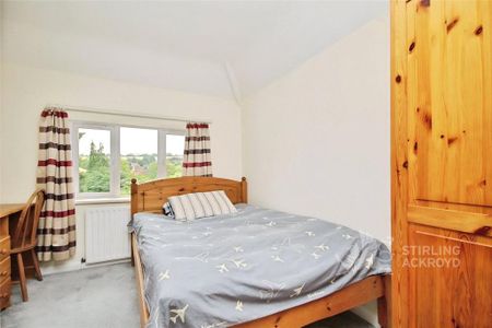 4 bedroom semi-detached house to rent - Photo 2