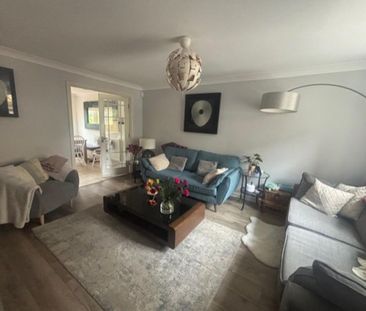 4 bedroom end of terrace house to rent - Photo 3