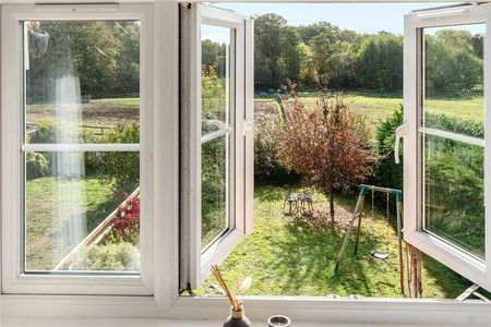 The Lockleys, Longmoor Road, Greatham, Hampshire, GU33 - Photo 2