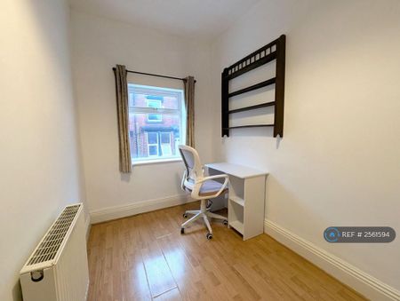 4 bedroom terraced house to rent - Photo 5