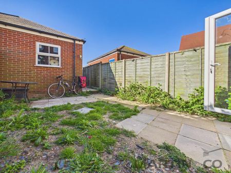 4 bedroom townhouse to rent - Photo 4