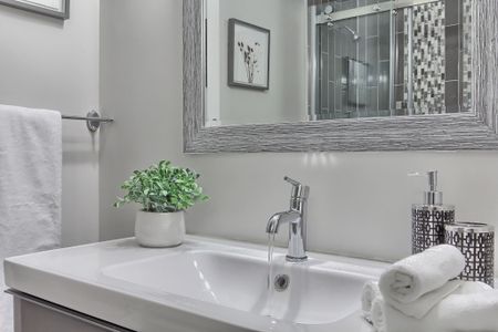 For Lease - 425 Canterbury Crescent, Oakville, Ontario - Photo 2