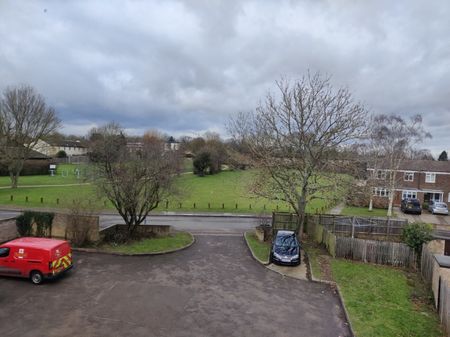 2 bedroom Apartment - Hollyfield, Hatfield - Photo 4