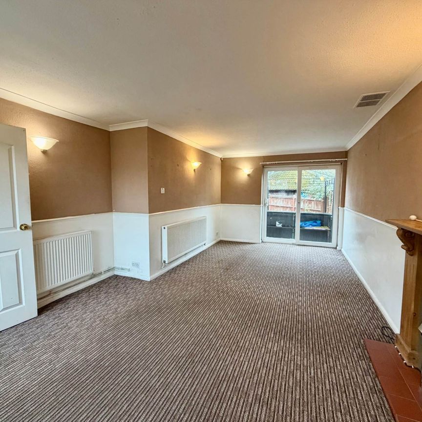 Fairfax Crescent, Aylesbury - Photo 1