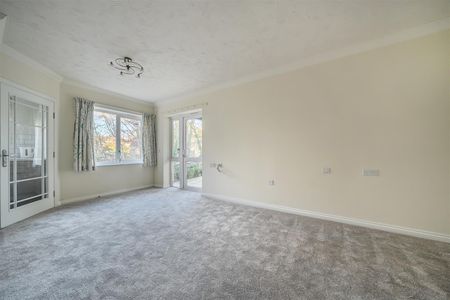 William Lodge, Malmesbury - Photo 2