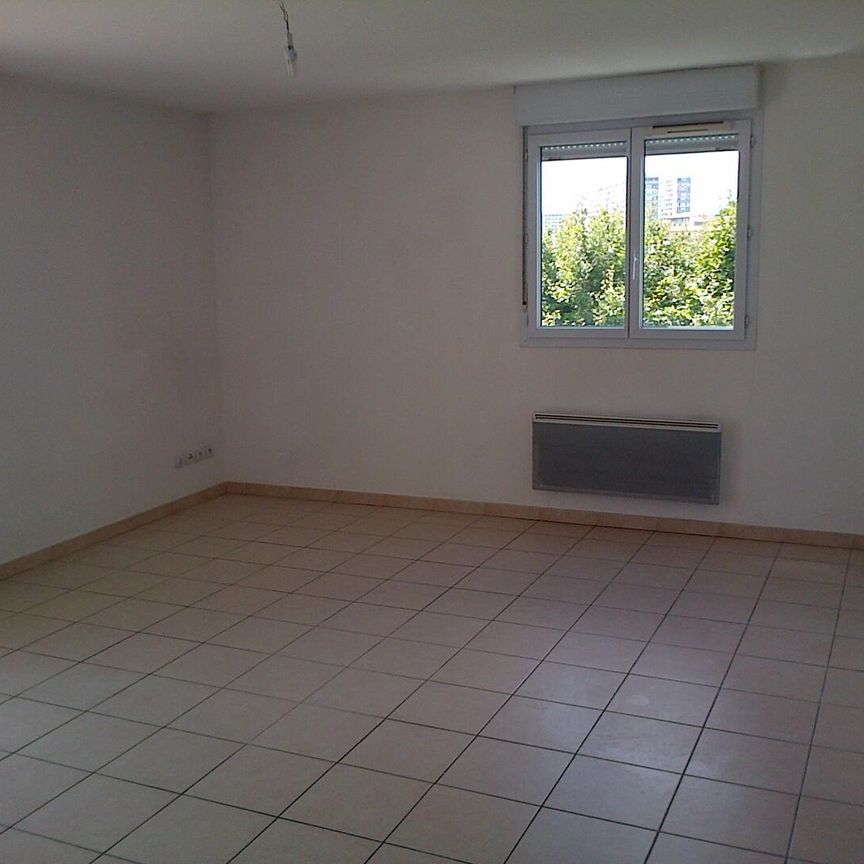 location Appartement T3 DE 64.65m² À MARSEILLE - Photo 1