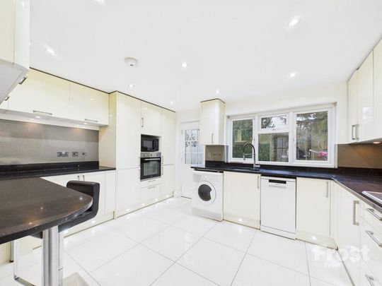 3 bedroom semi-detached house to rent - Photo 1