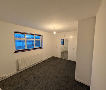 3 Bed Terraced House, Normans Mead, NW10 - Photo 4