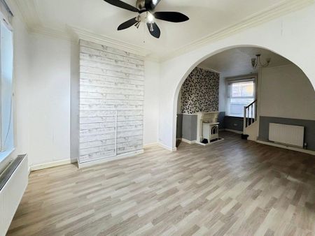 2 bedroom end of terrace house to rent - Photo 2