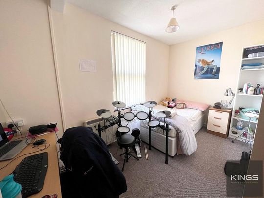 5 bedroom end of terrace house to rent - Photo 1