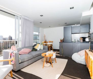 Sunny Furnished Apartment with 2 Carparks - Photo 6